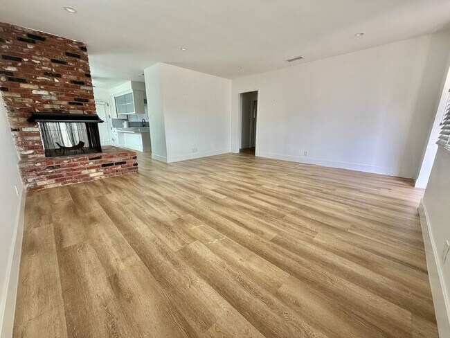 Building Photo - Recently Renovated 2BD Home in El Segundo with Large Backyard & 2-Car Garage