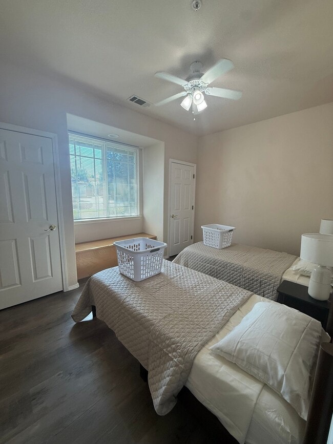 Building Photo - 3438 Showboat Ct