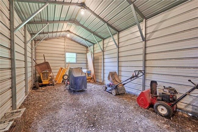 Building Photo - 105 Howard Derrick Ln
