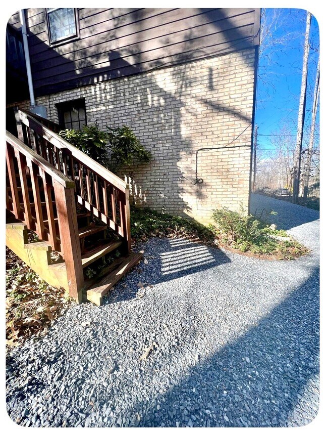Building Photo - 1200 Sarah Lynch Pl