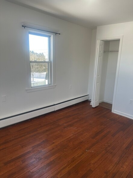 Building Photo - 125 Harwinton Ave