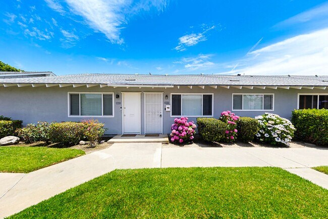 Building Photo - Updated 2 bed, 2 bath