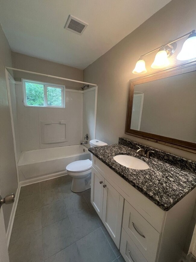 Building Photo - 615 Queens View Ct