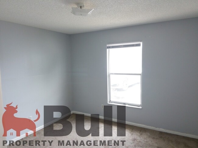 Building Photo - 28 Sandalwood Ct