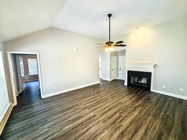 Building Photo - 217 Shadow Creek Dr