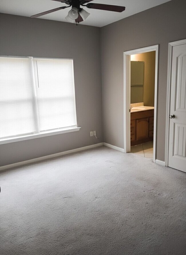 Building Photo - 2925 Hargrove E Rd