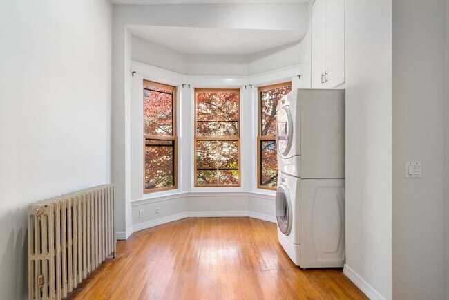 Building Photo - 17 Cazenove St