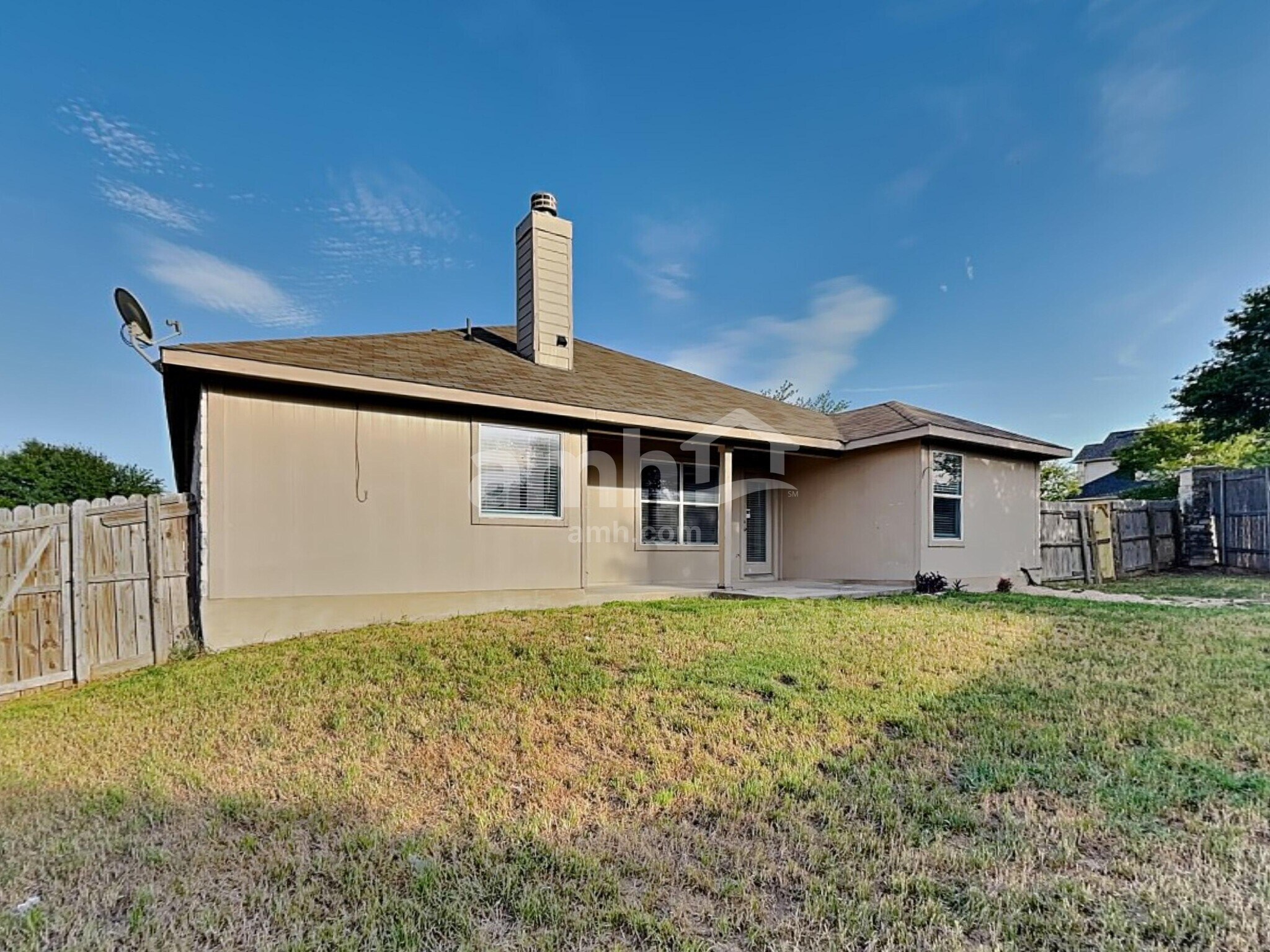 Building Photo - 1701 Amberwood Loop