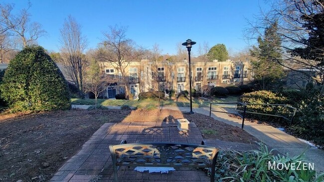 Building Photo - 2425 Vail Ave