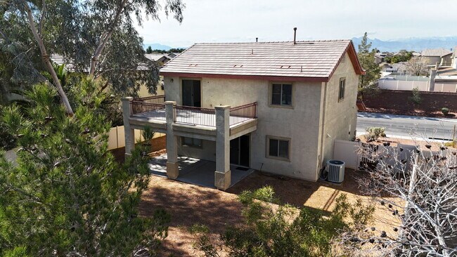 Building Photo - "Spacious 3-Bedroom Oasis with 2.5 Baths on Grandmother Hat Street, North Las Vegas!"