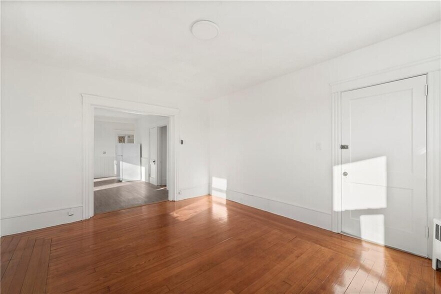 Building Photo - 19 Vale St