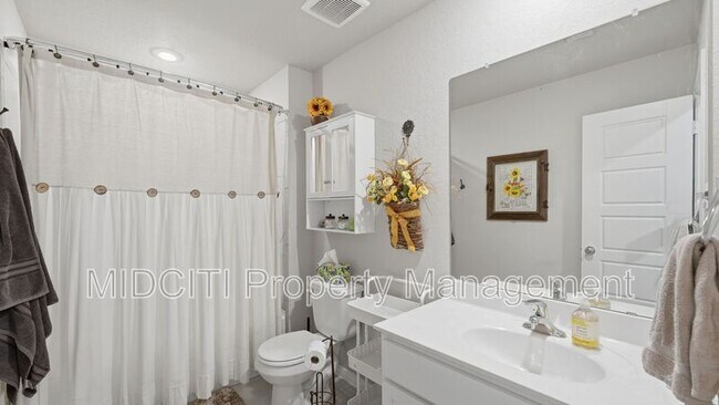Building Photo - 1116 RIVER WOOD