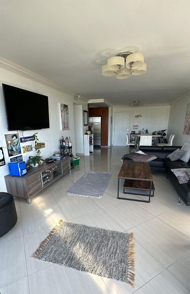 Building Photo - 2500 NE 135th St