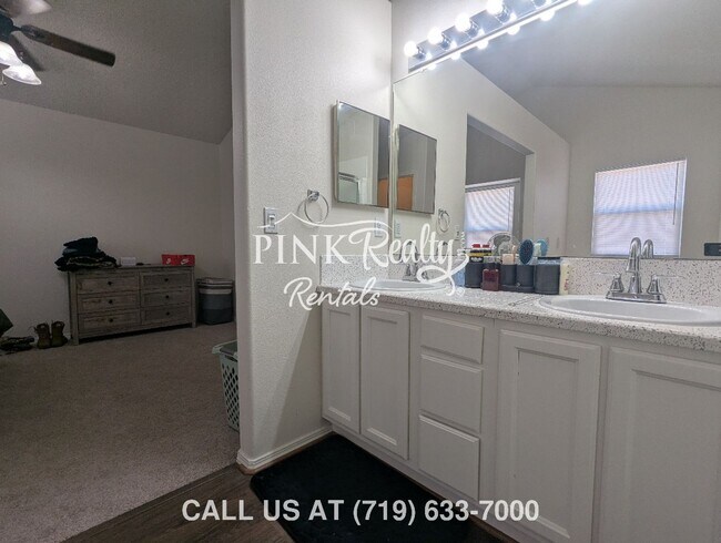 Building Photo - 955 Lords Hill Dr