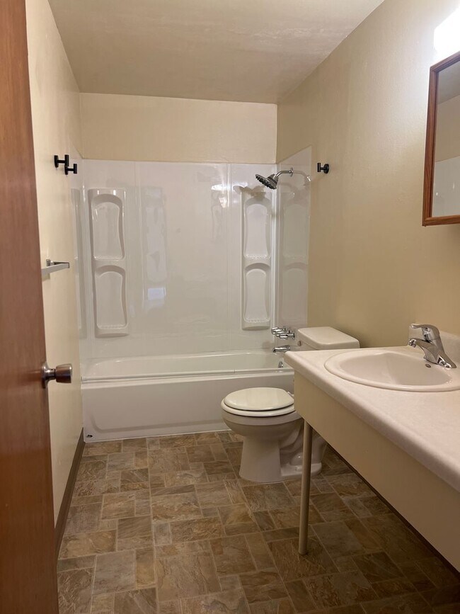 Building Photo - 4564greg