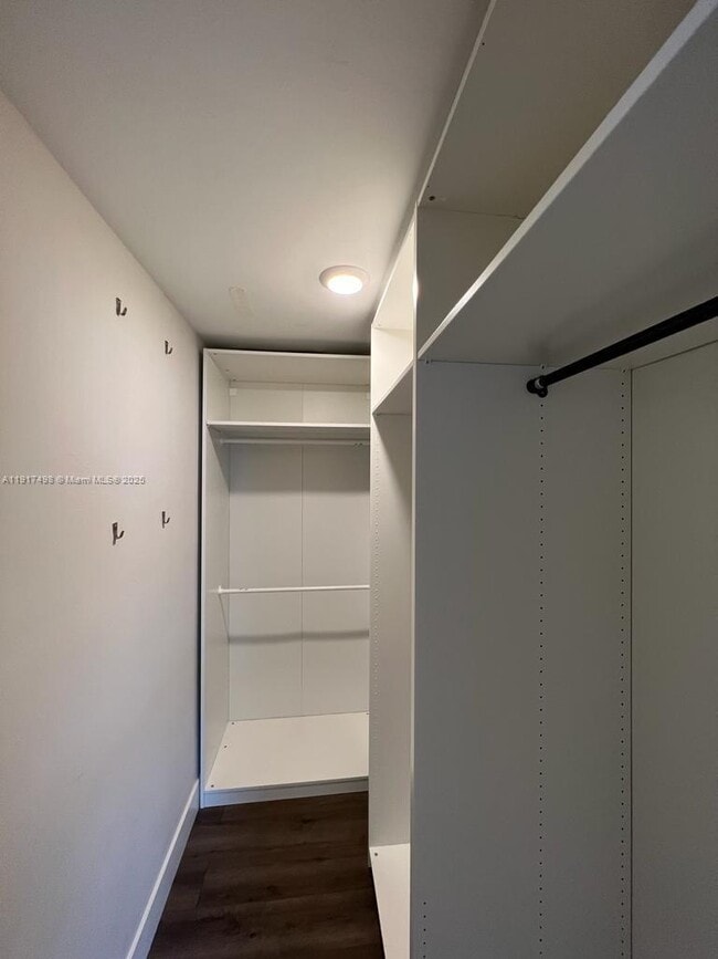 Building Photo - 1931 NE 55th Ct