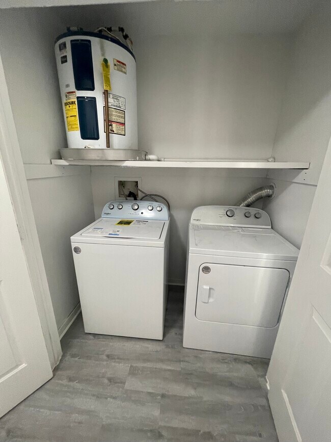 Building Photo - 25 Lone Walnut Rd