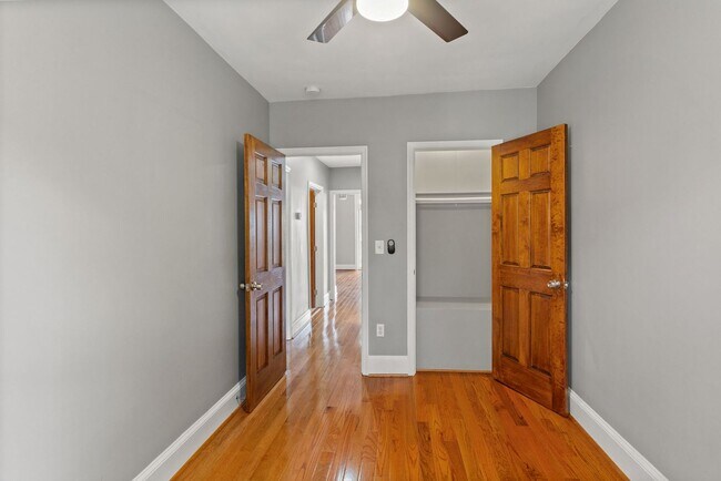 Building Photo - Available Now! 5 Minute Walk From Nats Par...