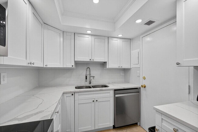 Building Photo - 2600 N Flagler Dr