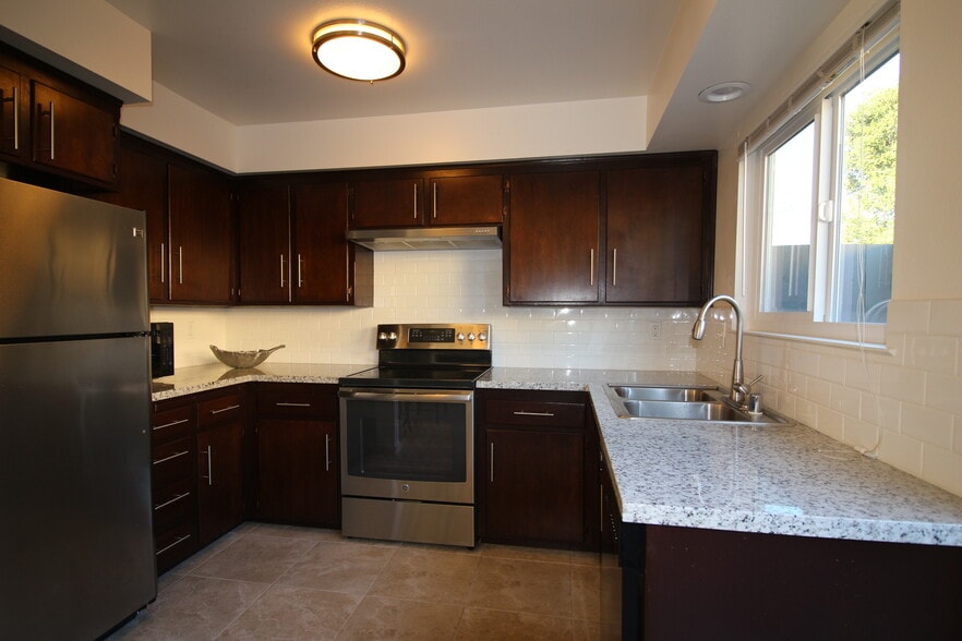 Building Photo - 1326 Galleon Way