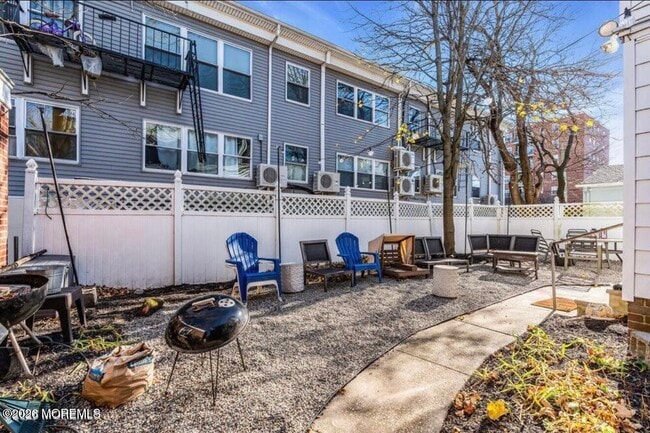 Building Photo - 1702 Grand Ave