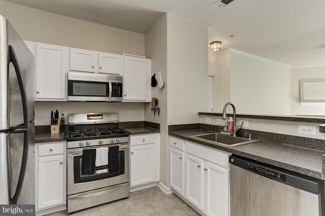 Building Photo - 5105 Travis Edward Way