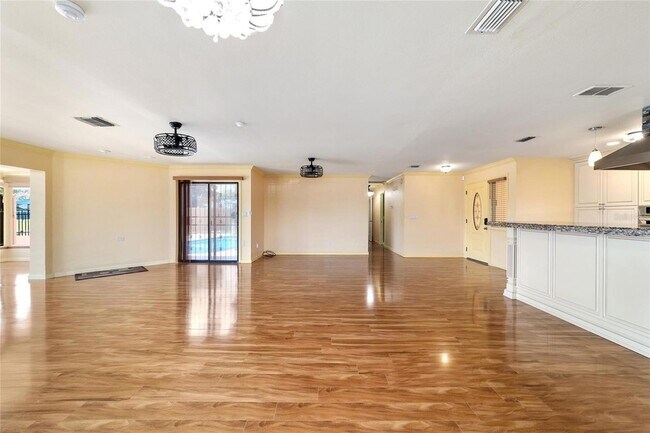 Building Photo - 5330 King's Ct