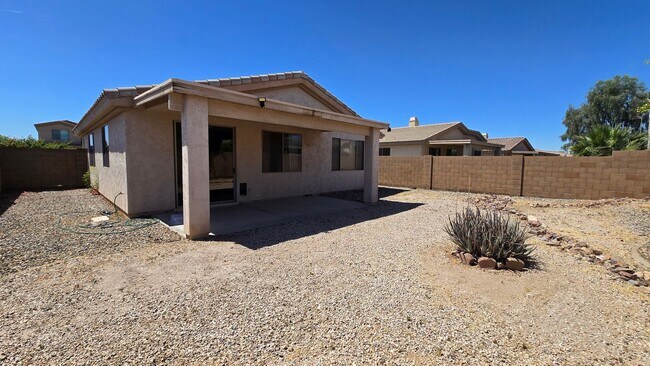 Building Photo - VERY popular neighborhood in Goodyear!