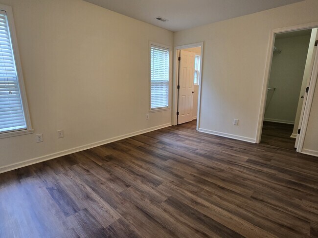 Building Photo - 2447 Mid Salem Dr