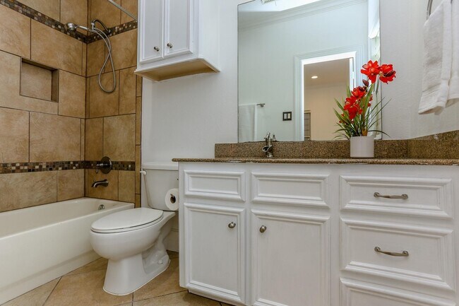 Building Photo - 306 Enid St