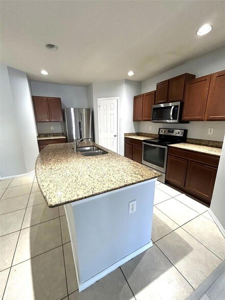 Building Photo - 4714 Chatterton Way