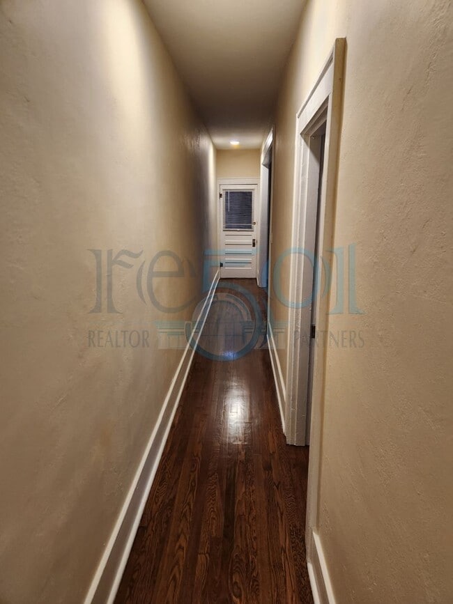 Building Photo - New Downtown Condo Feel With the Hillcrest Vibe!