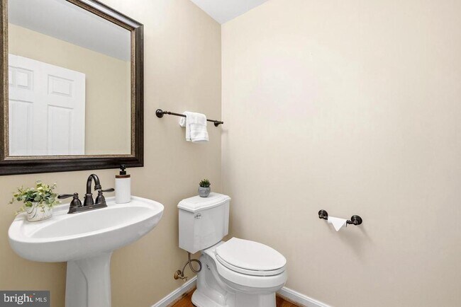 Building Photo - 21916 Bellair Ct