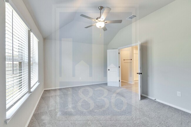 Building Photo - 135 Hackberry Ln