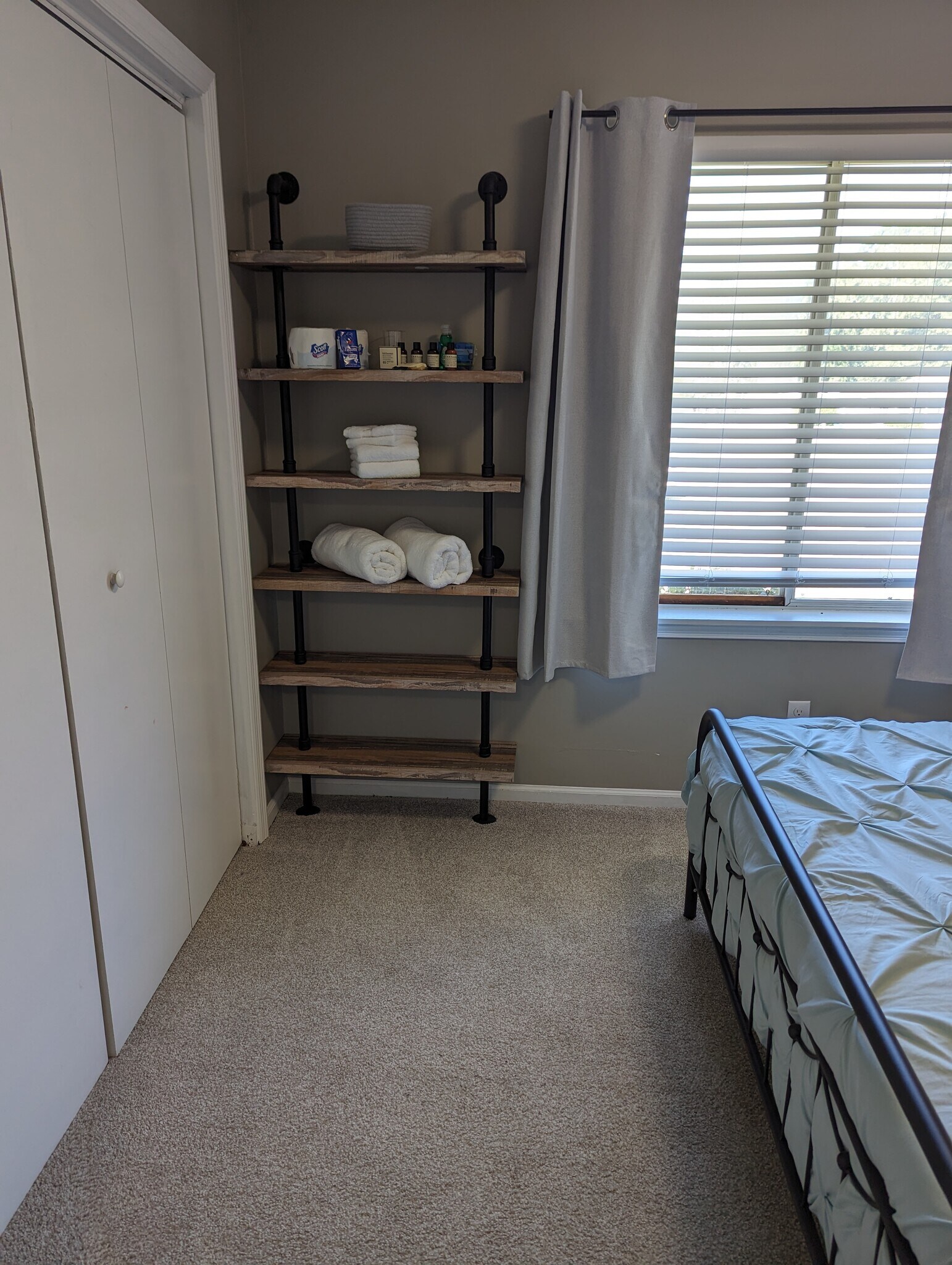 Bedroom with shared Bathroom - 3726 Overland Cutoff