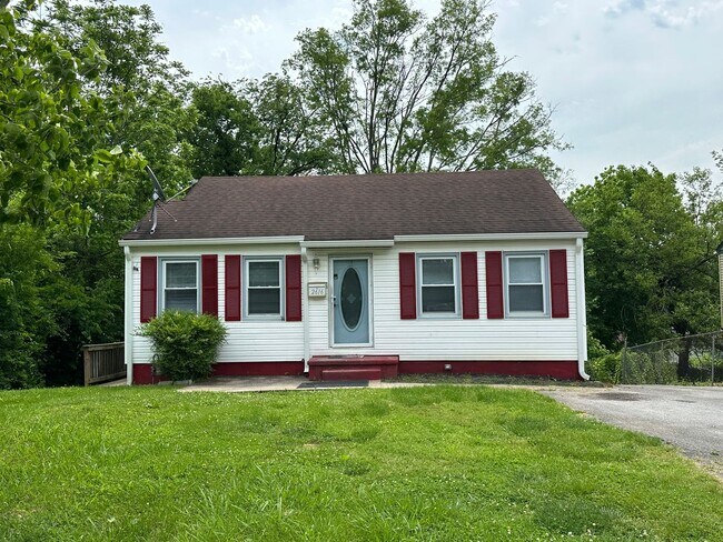Primary Photo - Charming 2 bedroom, 1 bathroom home locate...
