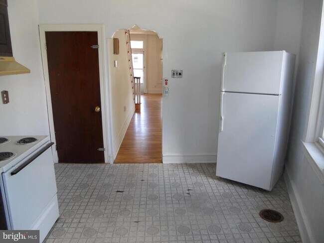 Building Photo - 3412 Crawford St