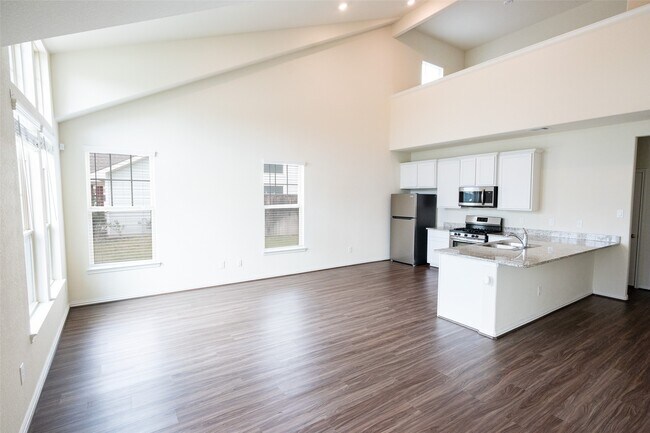 Building Photo - 216 N Lynx Trail