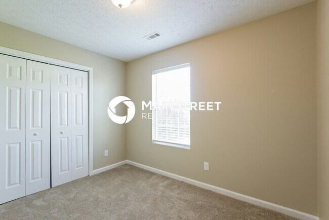 Building Photo - 4 Bedroom Pet-Friendly Home in Jonesboro, GA with Main Street Renewal
