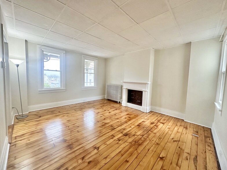 Primary Photo - 1146 Upper Mulberry St
