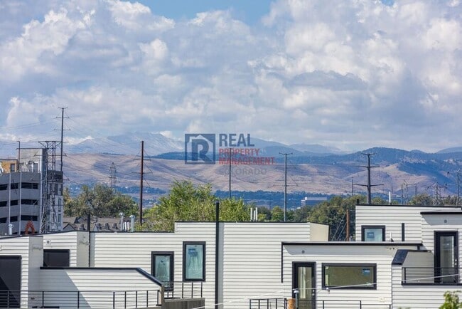 Building Photo - 1262 Yates St