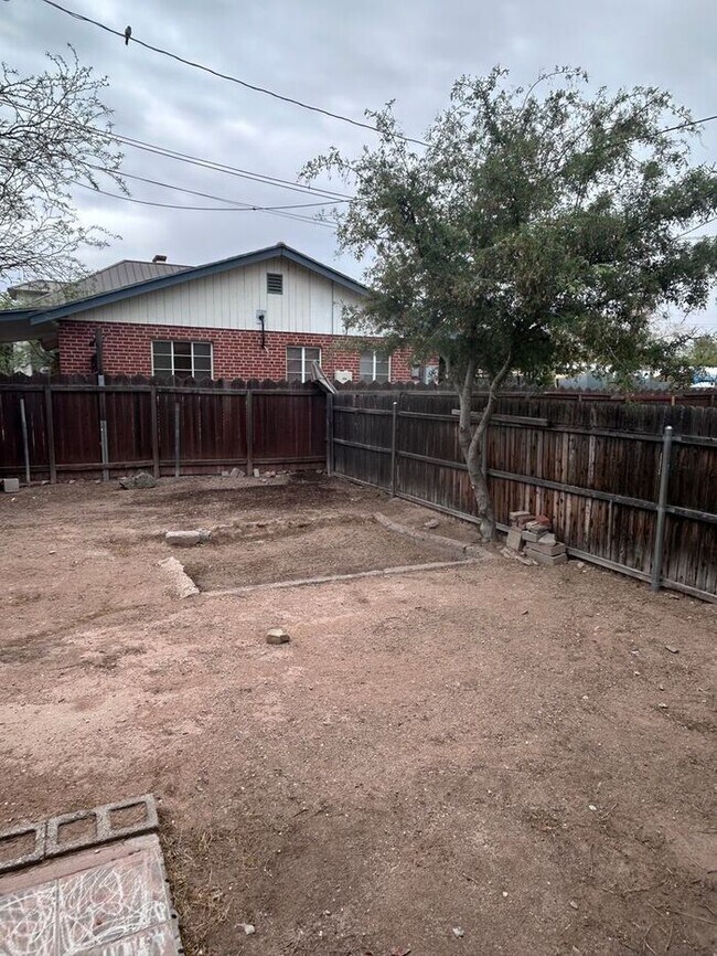 Building Photo - Coming Soon ! Great Location- University/4 St. Neighborhood