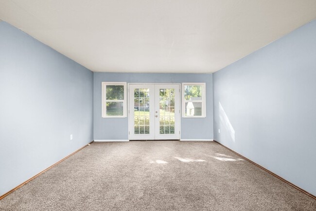 Building Photo - Spacious St. Ann Home with Large Detached ...