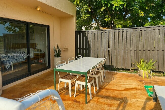 Building Photo - 7441 Bay Hill Dr