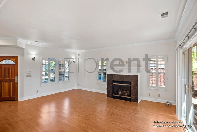 Building Photo - 742 Creekside Ct