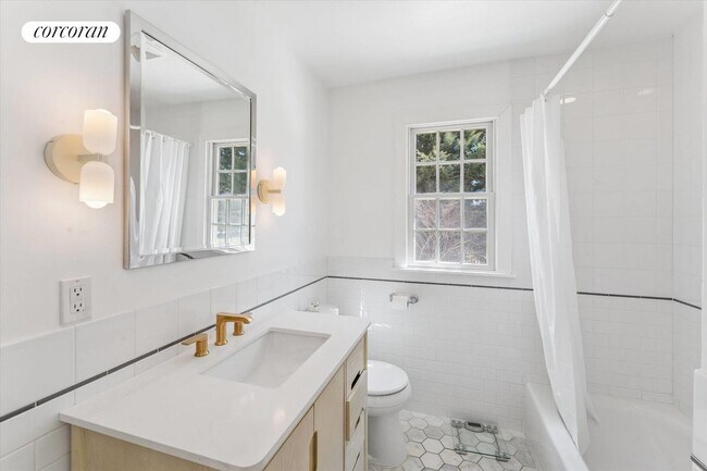 Building Photo - 25 Lamb Ave