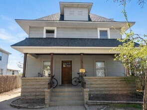Building Photo - 4 Bed 2 Bath close to UWEC!