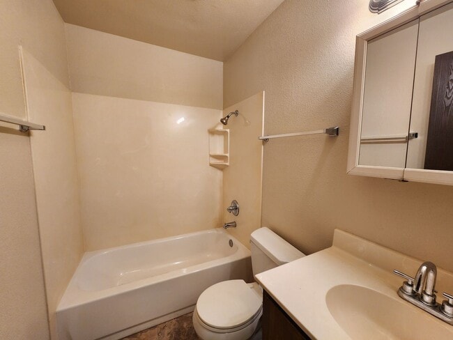 Building Photo - 934 Briarwood Dr