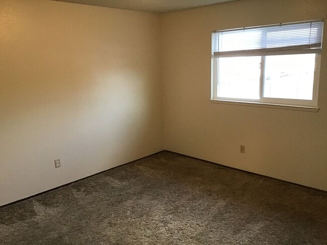 Building Photo - 350 Alemar Way