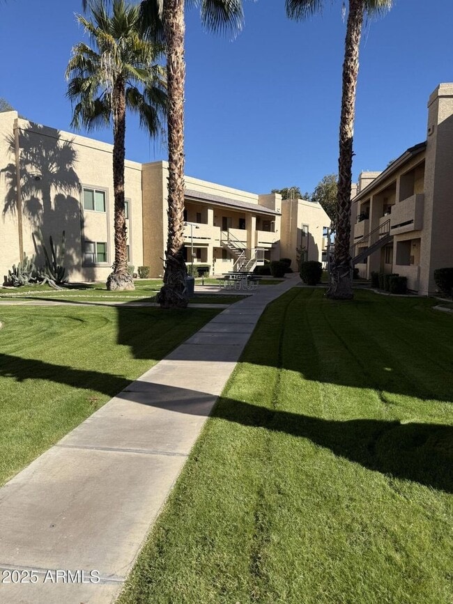 Building Photo - Newly renovated! 2 BED CONDO AT SOSSMAN & MAIN!